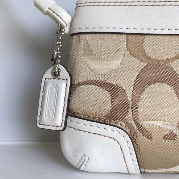 NWOT Coach Signature Sateen Leather Wristlet - Picture 2 of 6